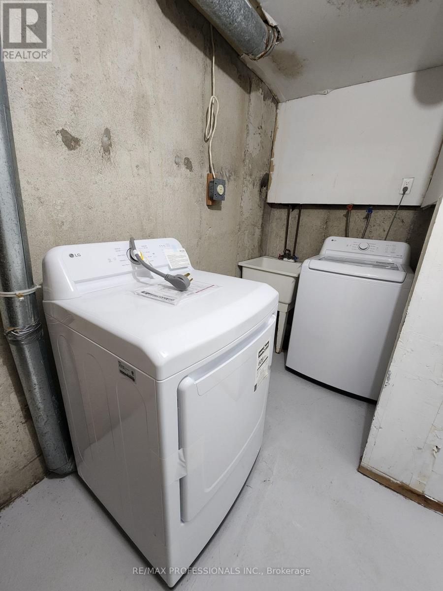 31 Lower - 3079 Fifth Line W, Mississauga, Ontario  L5L 3T1 - Photo 15 - W12669432