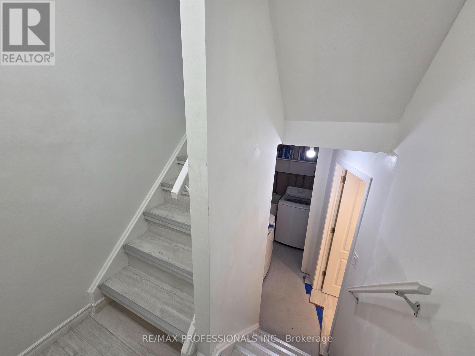 31 Lower - 3079 Fifth Line W, Mississauga, Ontario  L5L 3T1 - Photo 16 - W12669432