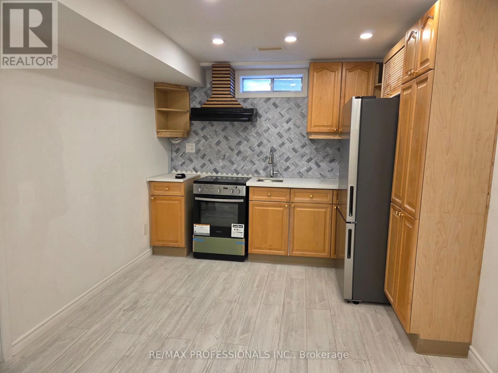 31 Lower - 3079 Fifth Line W, Mississauga, Ontario  L5L 3T1 - Photo 5 - W12669432