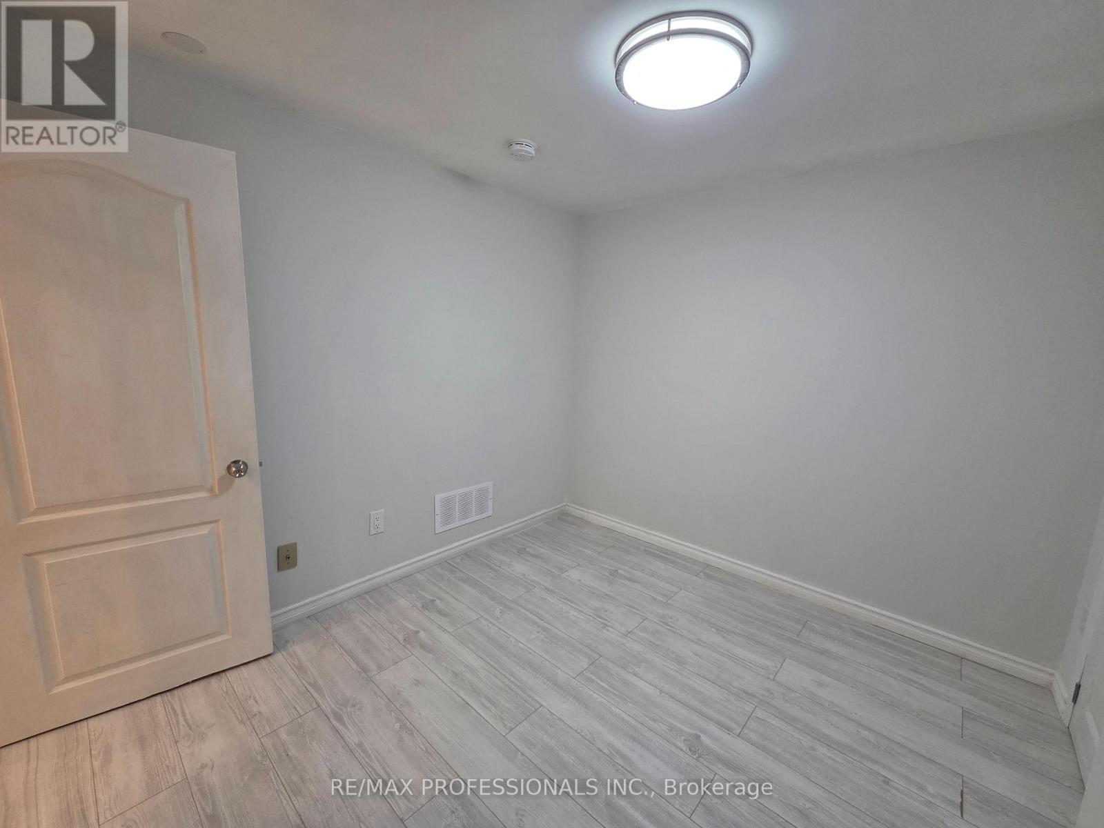 31 Lower - 3079 Fifth Line W, Mississauga, Ontario  L5L 3T1 - Photo 10 - W12669432