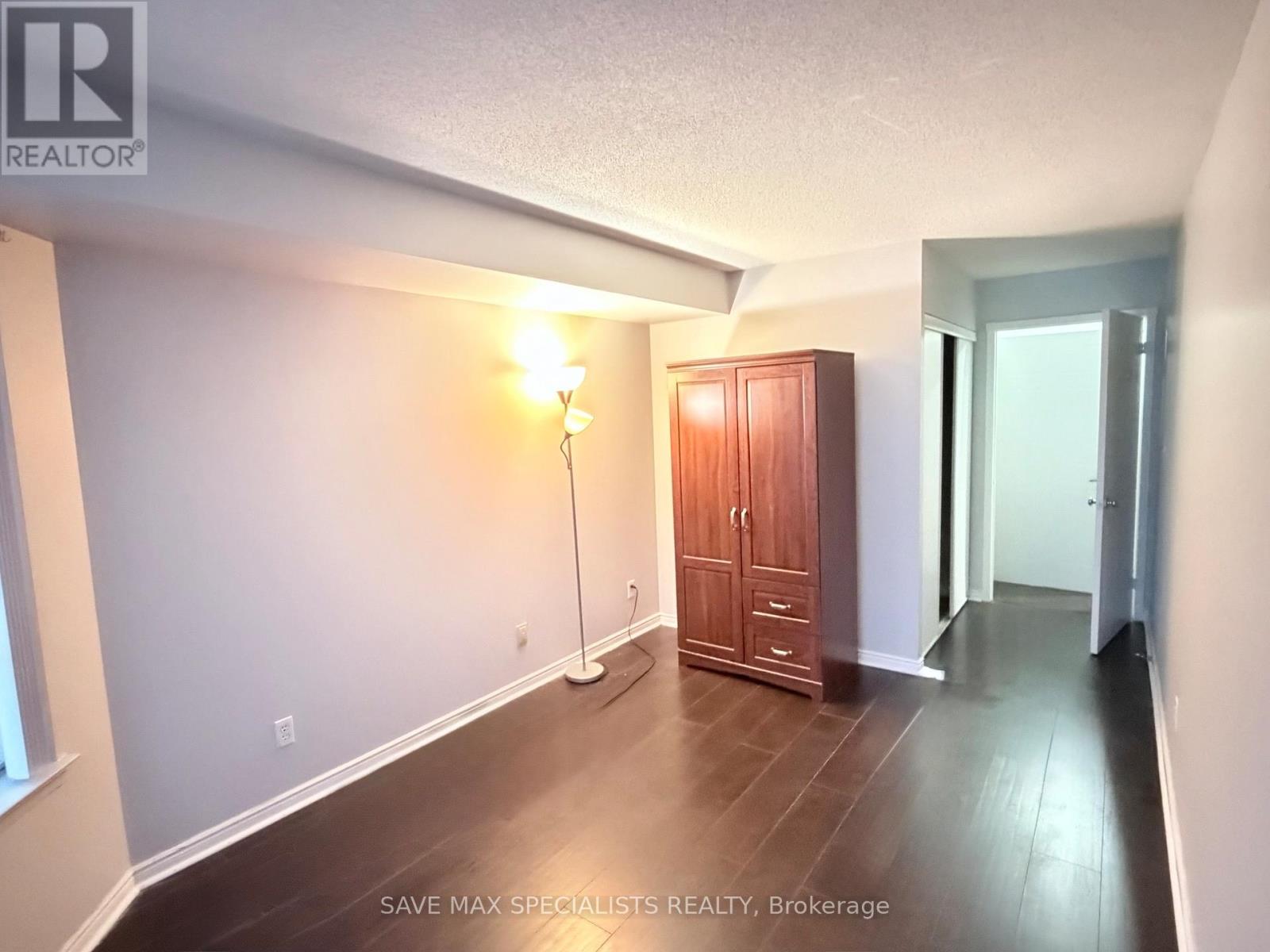 1214 - 135 Hillcrest Avenue, Mississauga, Ontario  L5B 4B1 - Photo 14 - W12669682