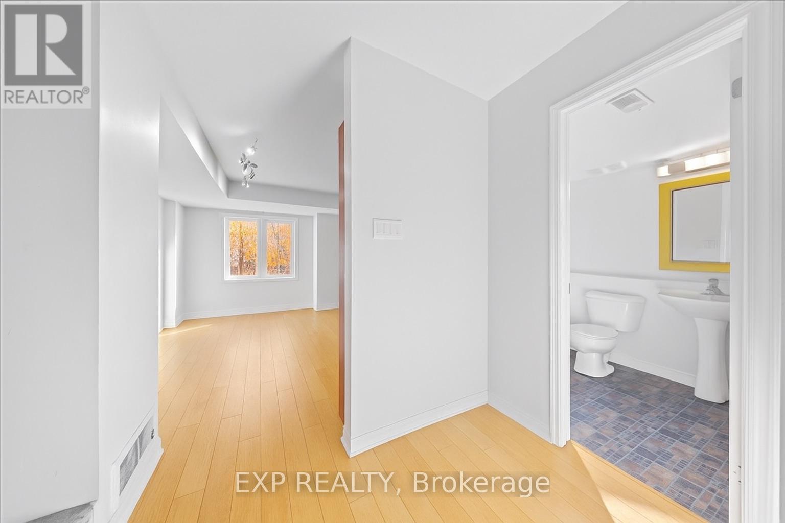 69 Steele Park Private, Ottawa, Ontario  K1J 0J2 - Photo 7 - X12518622