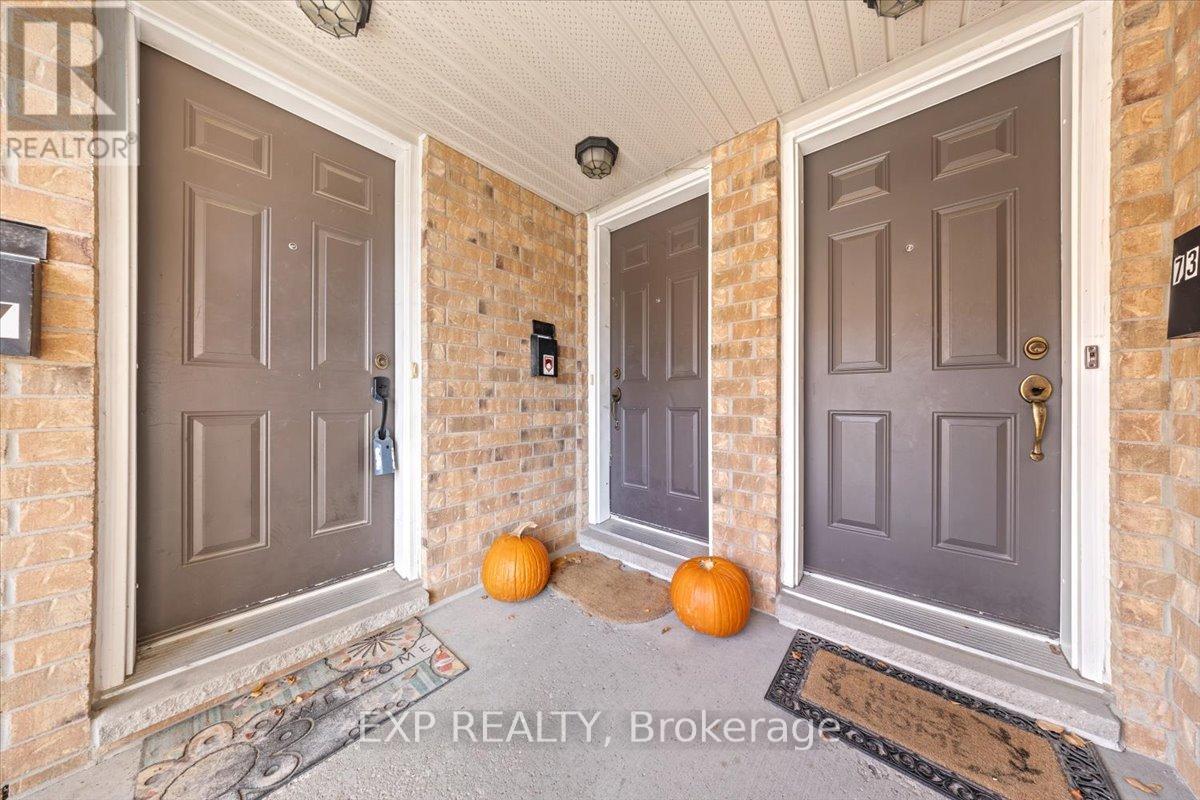 69 Steele Park Private, Ottawa, Ontario  K1J 0J2 - Photo 2 - X12518622