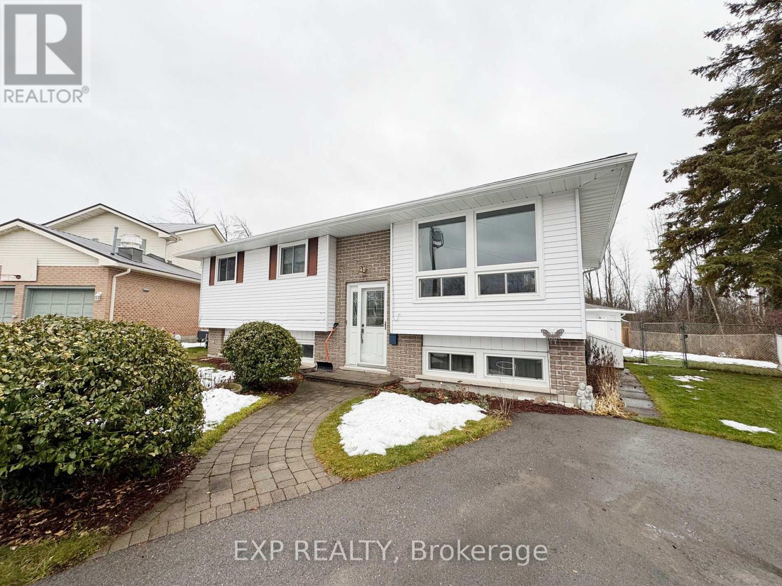 14 Dixie Place, Belleville, Ontario  K8P 5A9 - Photo 1 - X12669818
