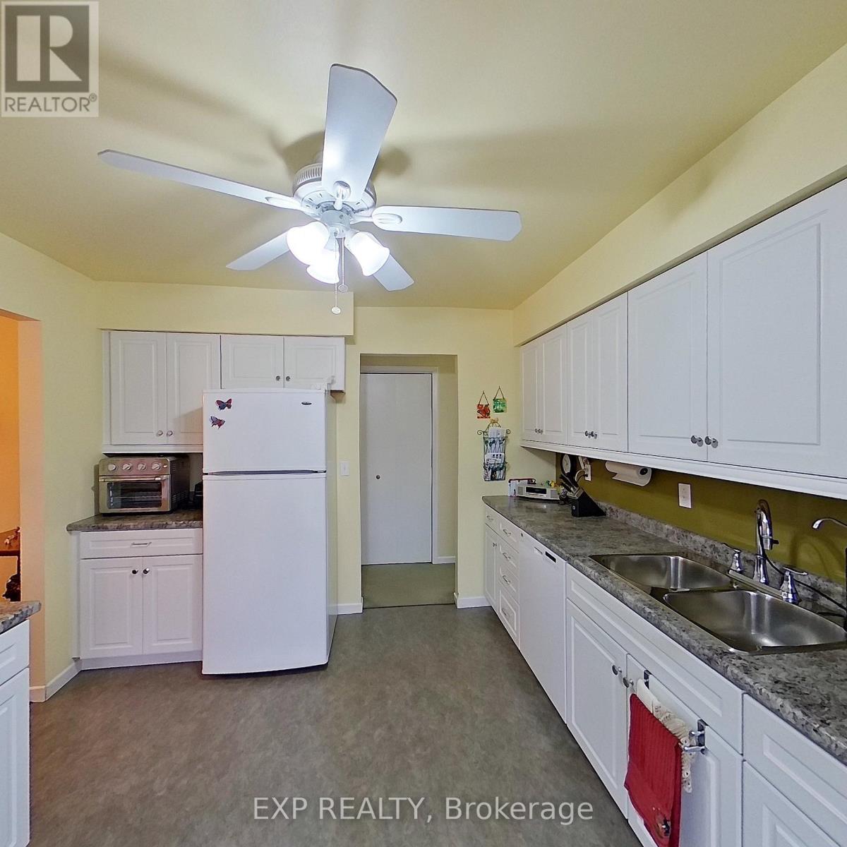 14 Dixie Place, Belleville, Ontario  K8P 5A9 - Photo 5 - X12669818