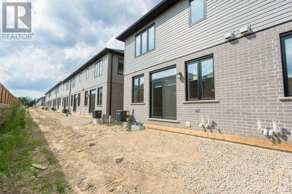 22 - 3025 Doyle Drive, London South, Ontario  N6M 0H2 - Photo 47 - X12669776