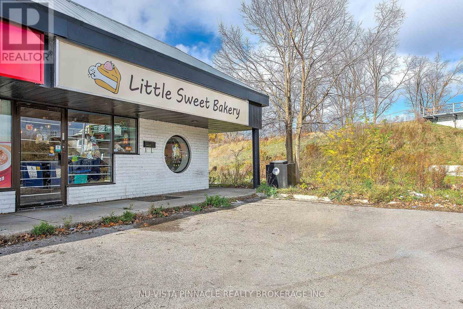 5 - 276 Wharncliffe Road, London North, Ontario  N6H 2C3 - Photo 2 - X12669834