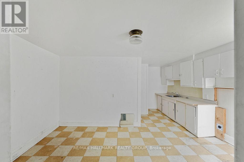 100 Barrette Street, Ottawa, Ontario  K1L 8A3 - Photo 18 - X12669746