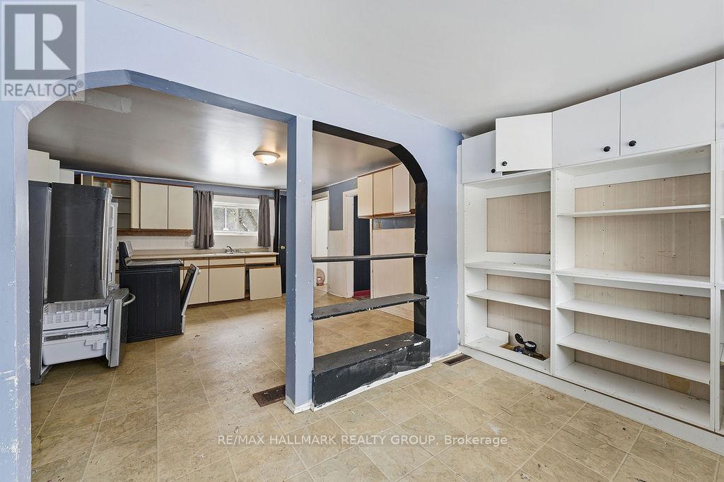 100 Barrette Street, Ottawa, Ontario  K1L 8A3 - Photo 8 - X12669746
