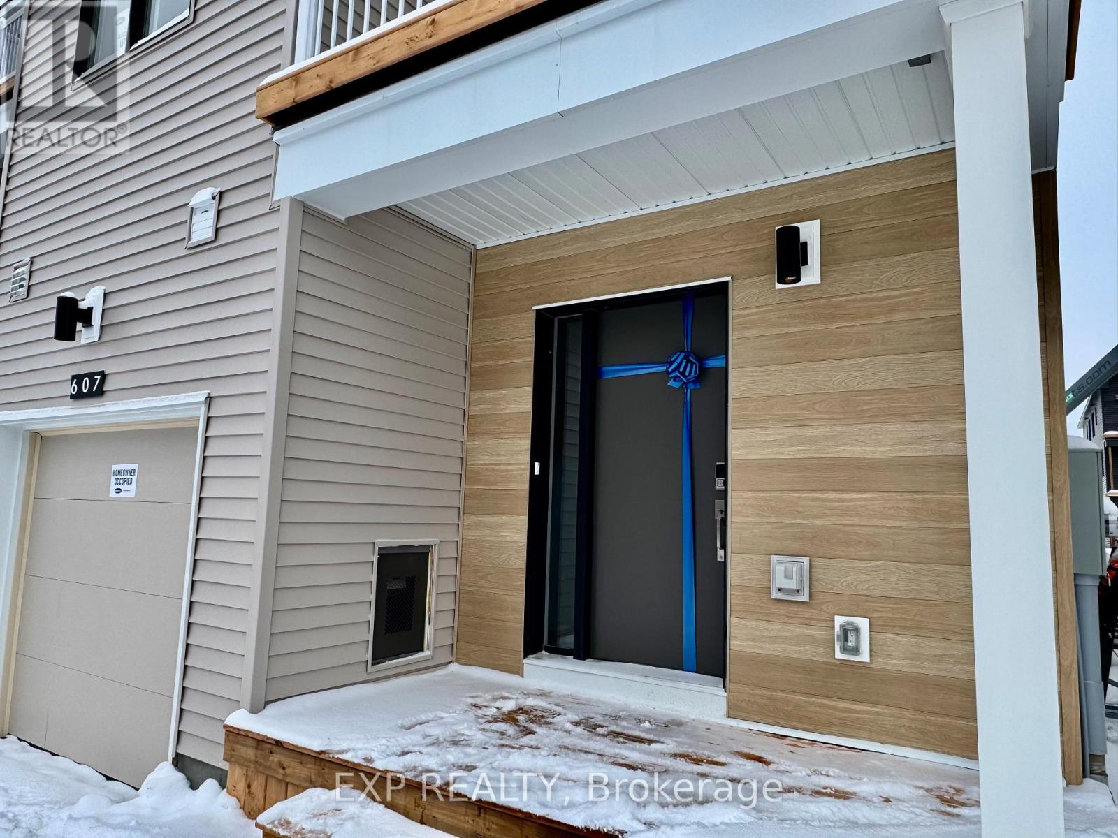 607 Bee Pollen Way, Ottawa, Ontario  K2W 0N9 - Photo 2 - X12669832