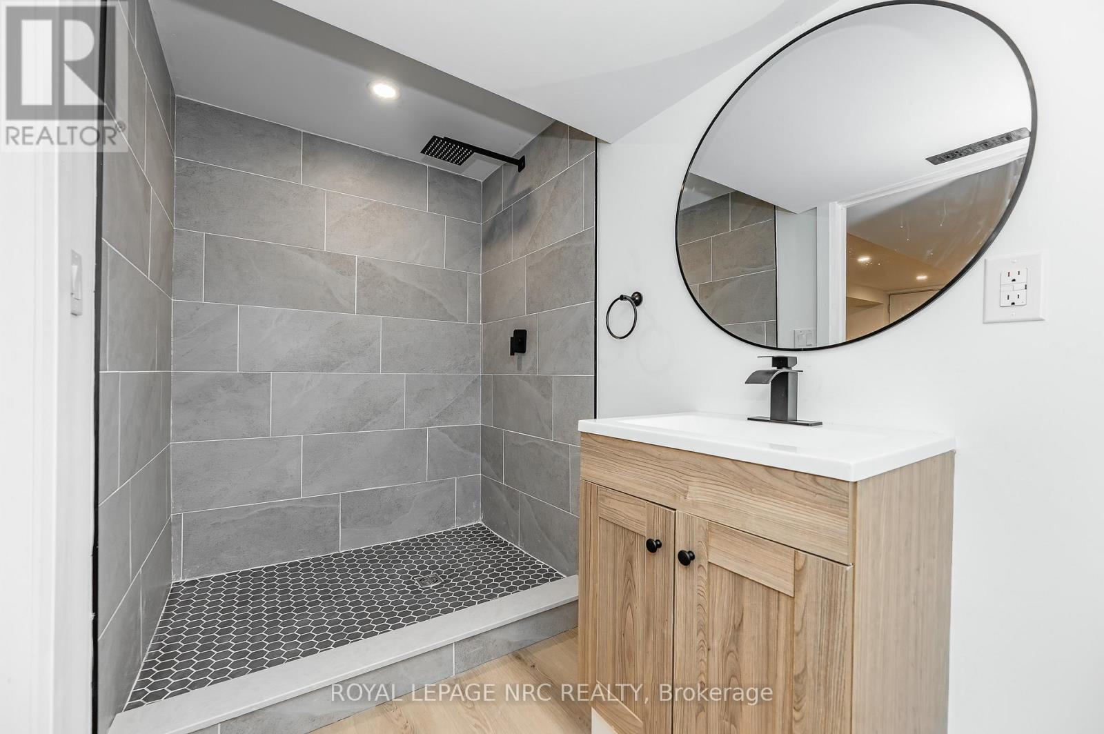 87 Lafayette Drive, St. Catharines, Ontario  L2N 6C5 - Photo 30 - X12669714