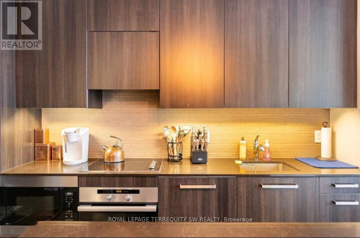 2012 - 8 The Esplanade, Toronto, Ontario  M5E 0A6 - Photo 10 - C12669710