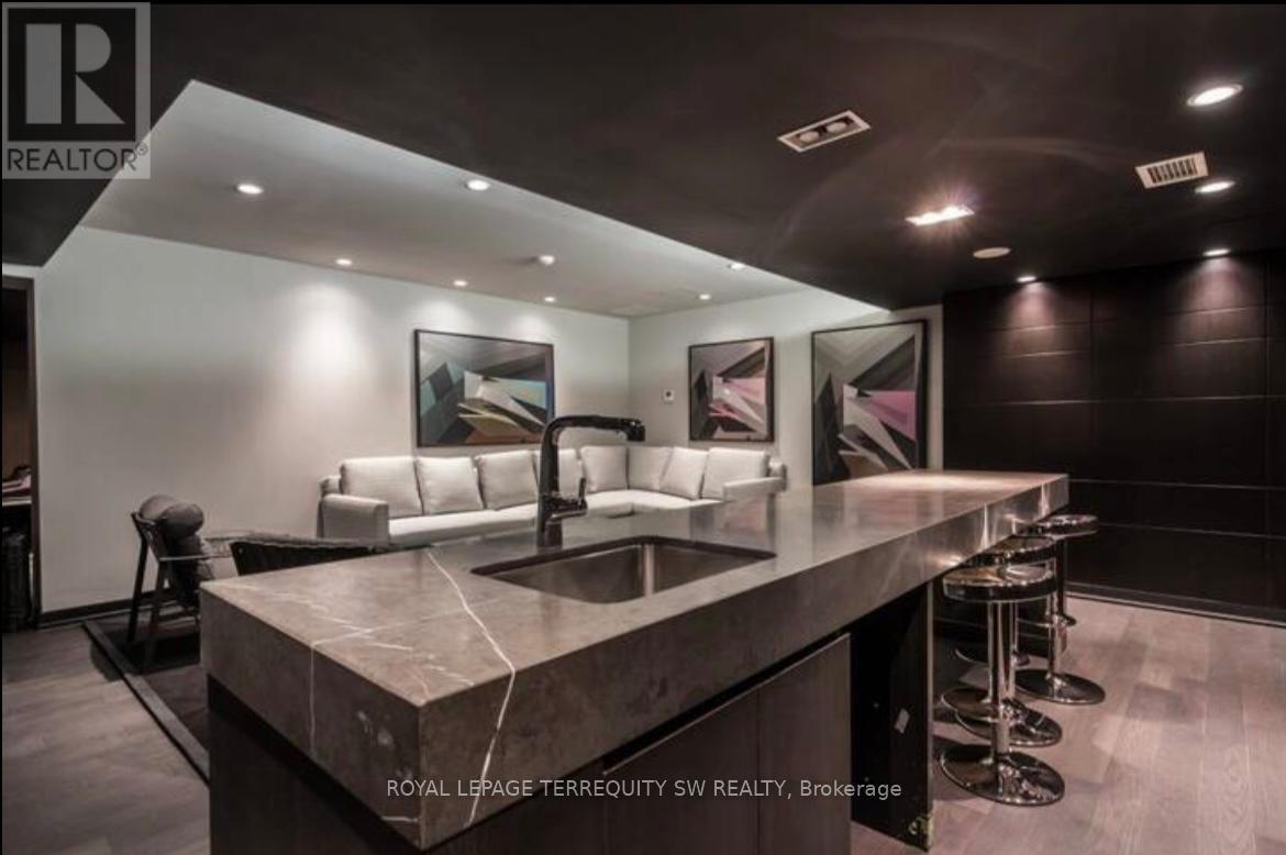 2012 - 8 The Esplanade, Toronto, Ontario  M5E 0A6 - Photo 25 - C12669710