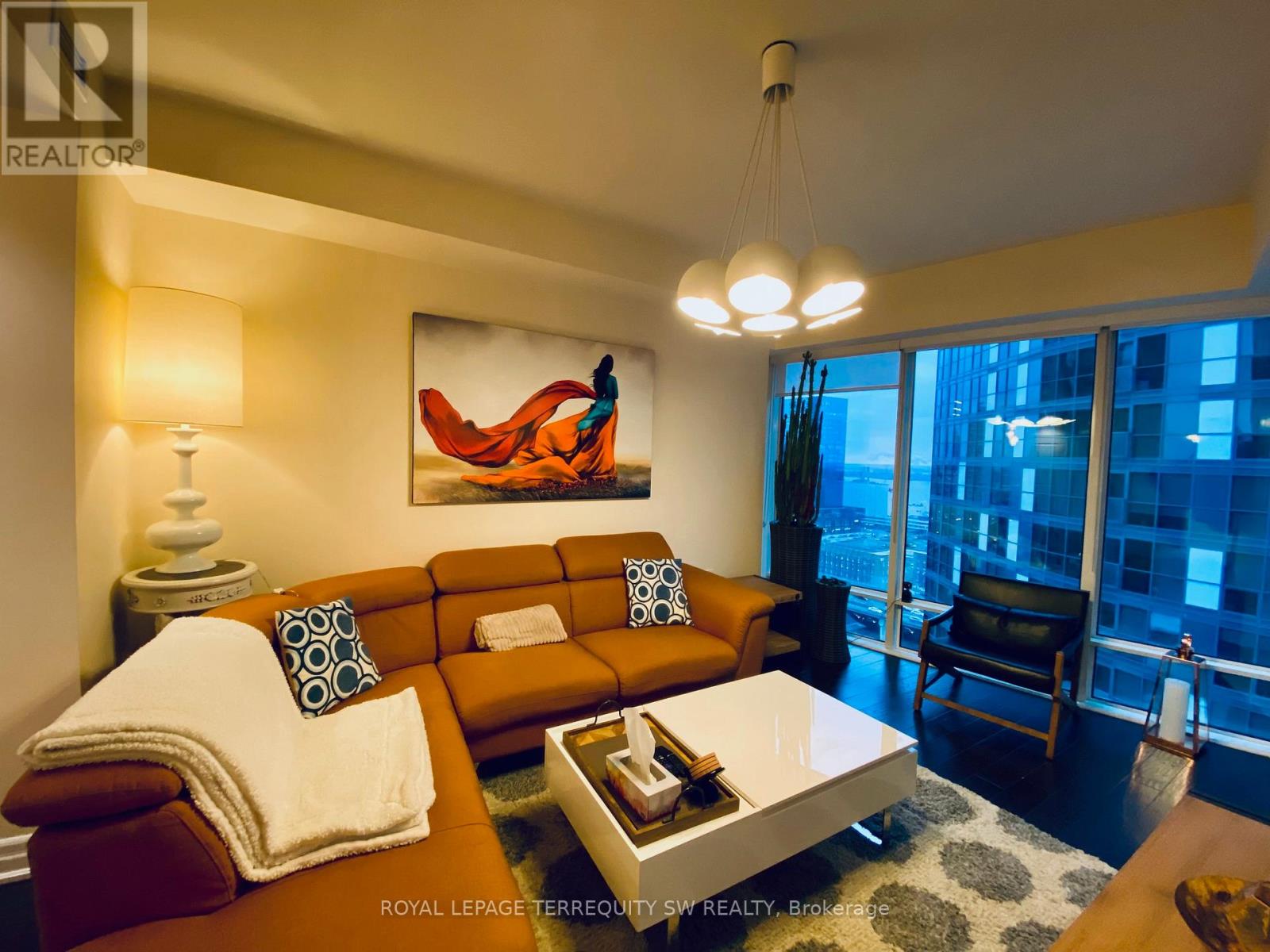 2012 - 8 The Esplanade, Toronto, Ontario  M5E 0A6 - Photo 3 - C12669710