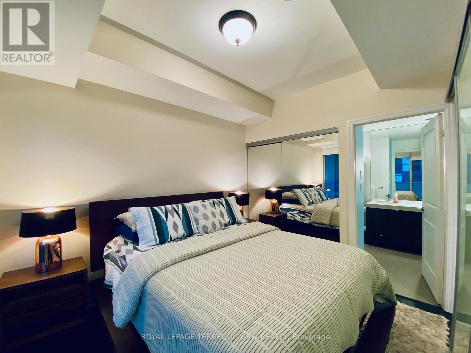 2012 - 8 The Esplanade, Toronto, Ontario  M5E 0A6 - Photo 33 - C12669710