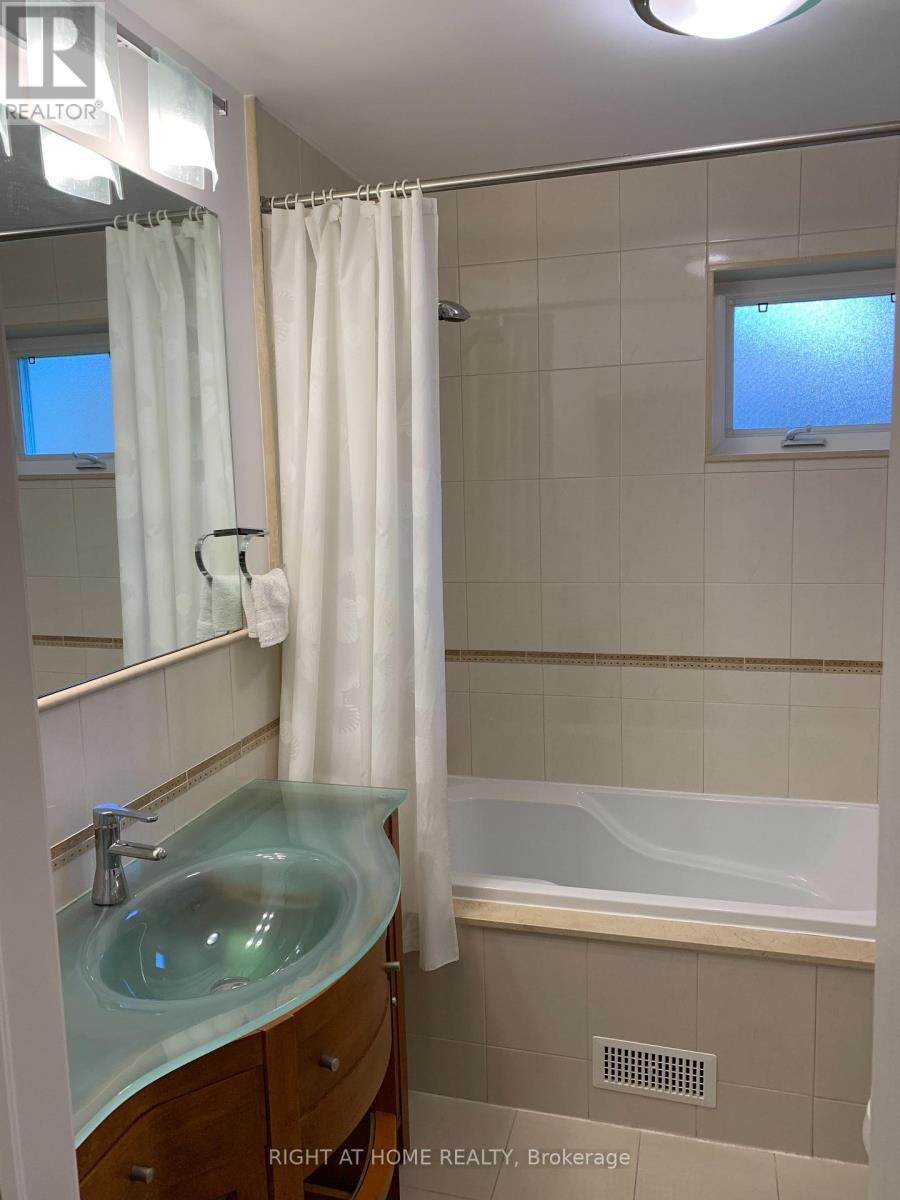 66 Dewlane Drive, Toronto, Ontario  M2R 2P8 - Photo 12 - C12669786