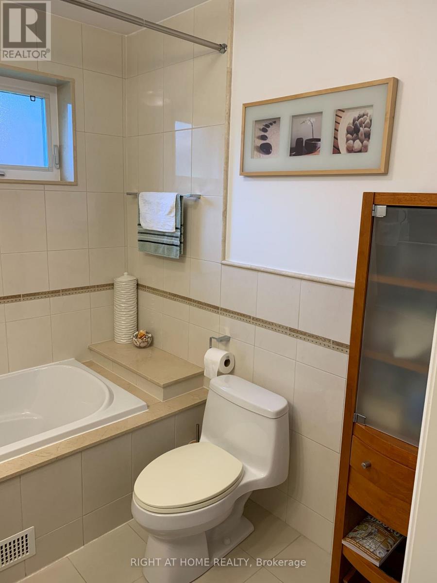 66 Dewlane Drive, Toronto, Ontario  M2R 2P8 - Photo 13 - C12669786