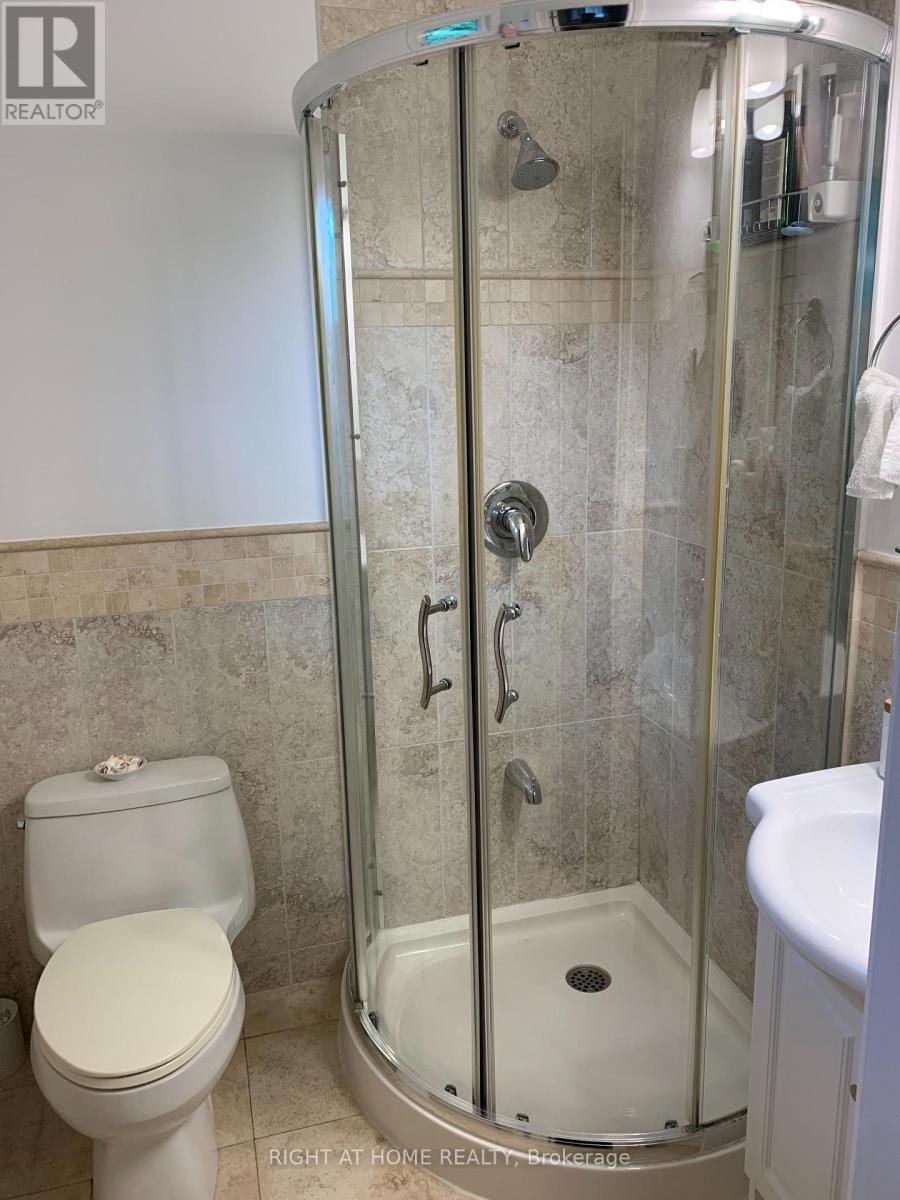 66 Dewlane Drive, Toronto, Ontario  M2R 2P8 - Photo 8 - C12669786