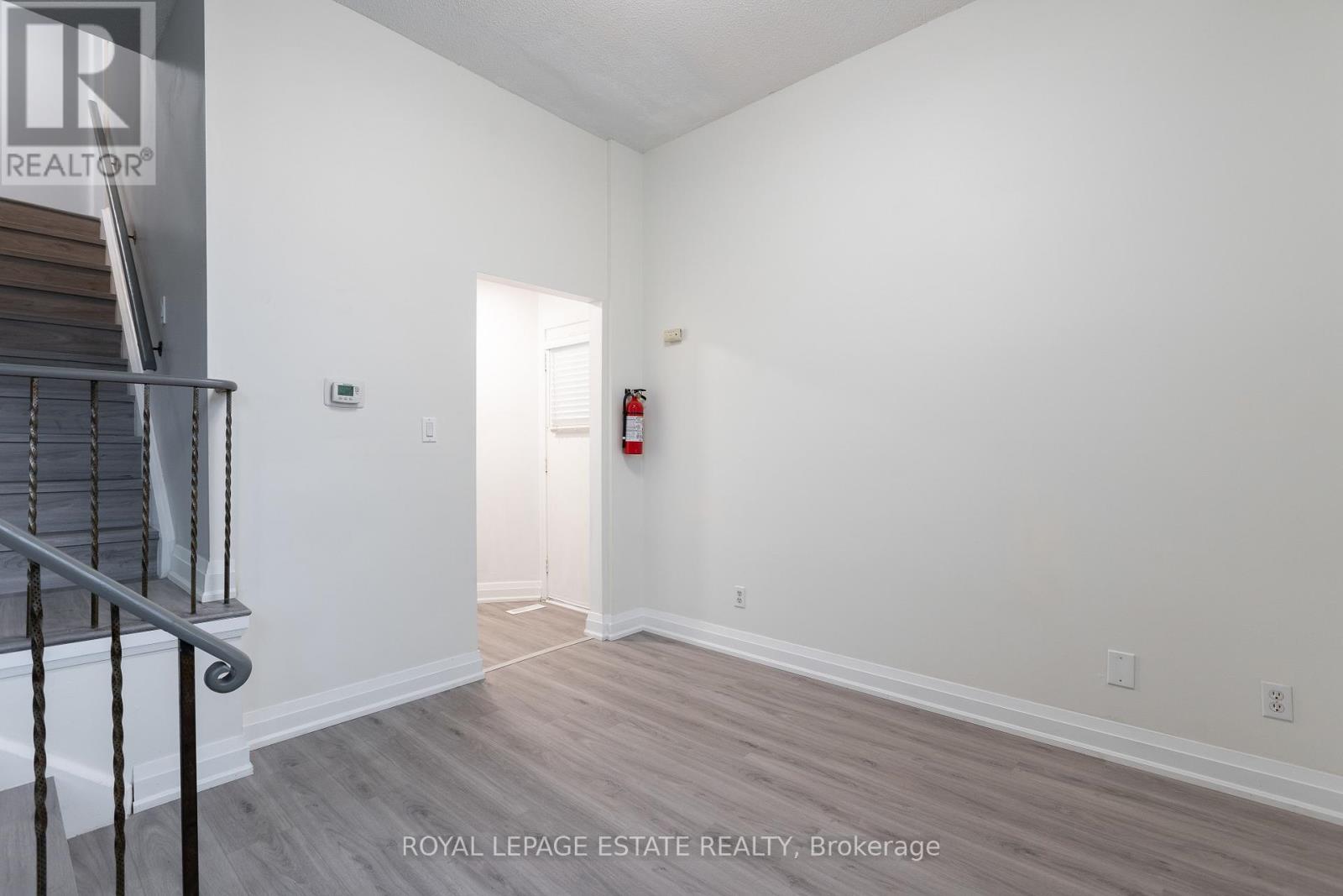 1040 Victoria Park Avenue, Toronto, Ontario  M4B 2K1 - Photo 10 - E12669778