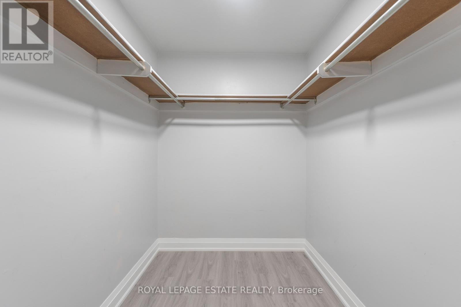 1040 Victoria Park Avenue, Toronto, Ontario  M4B 2K1 - Photo 18 - E12669778