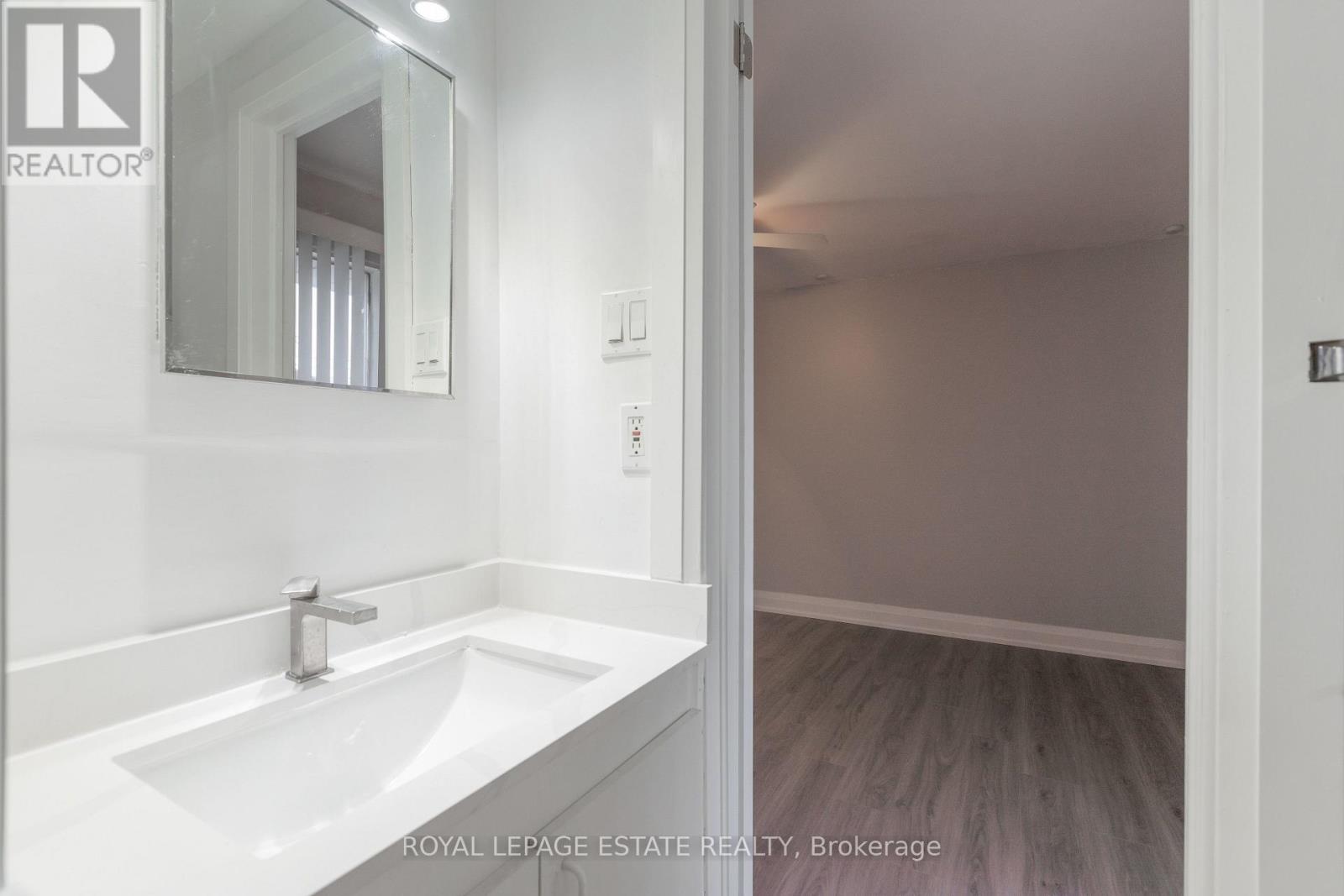 1040 Victoria Park Avenue, Toronto, Ontario  M4B 2K1 - Photo 23 - E12669778