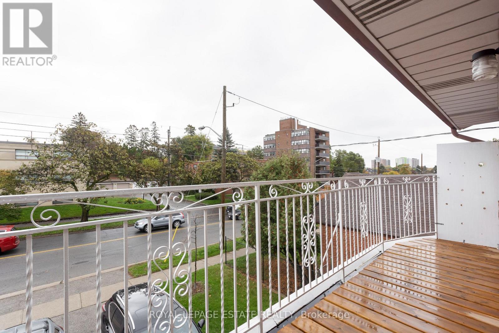 1040 Victoria Park Avenue, Toronto, Ontario  M4B 2K1 - Photo 26 - E12669778