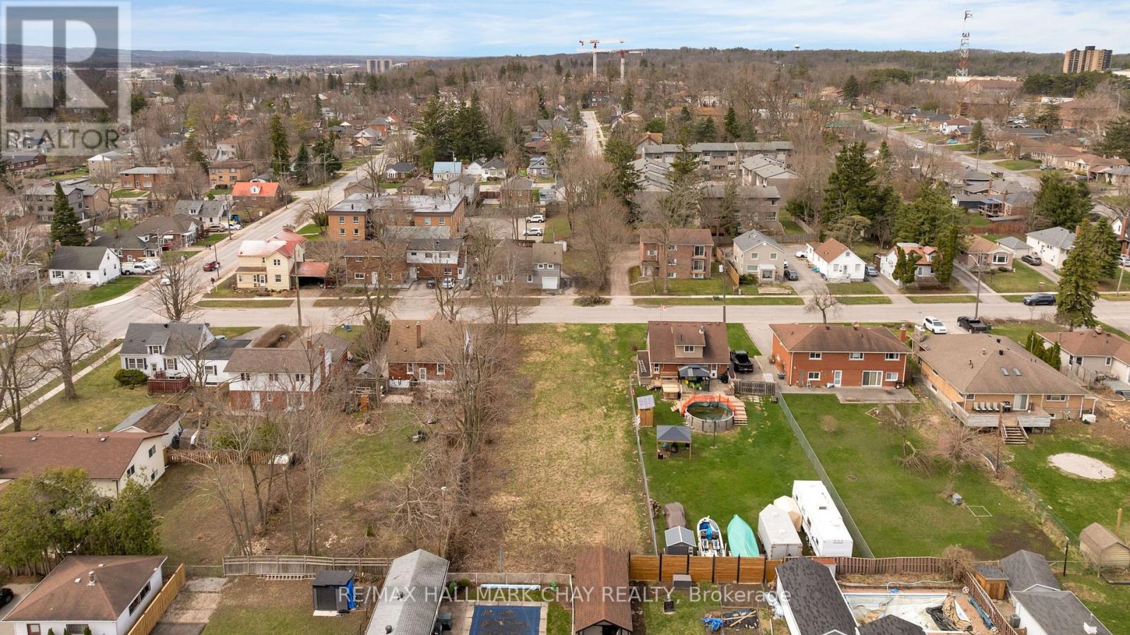 147 Peel Street, Barrie, Ontario  L4M 3L7 - Photo 2 - S12669726