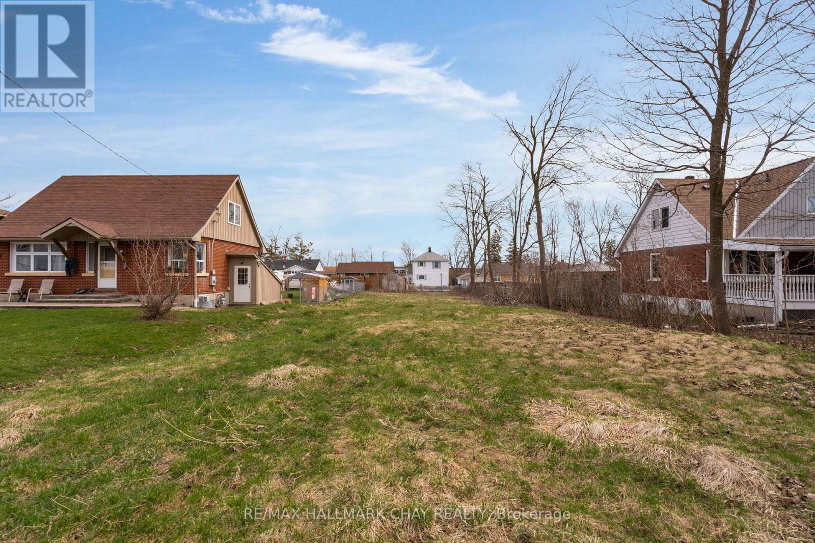 147 Peel Street, Barrie, Ontario  L4M 3L7 - Photo 3 - S12669726