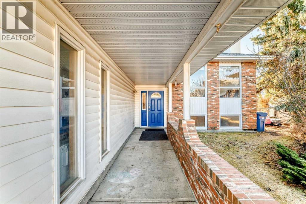 24 West Kerfoot Place, Cochrane, Alberta  T4C 1J4 - Photo 4 - A2272157