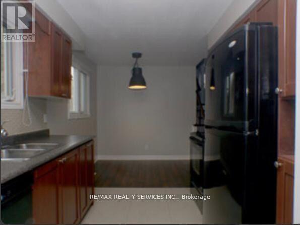 Upper - 48 Kincaid Court, Brampton, Ontario  L6Z 1E4 - Photo 5 - W12669716