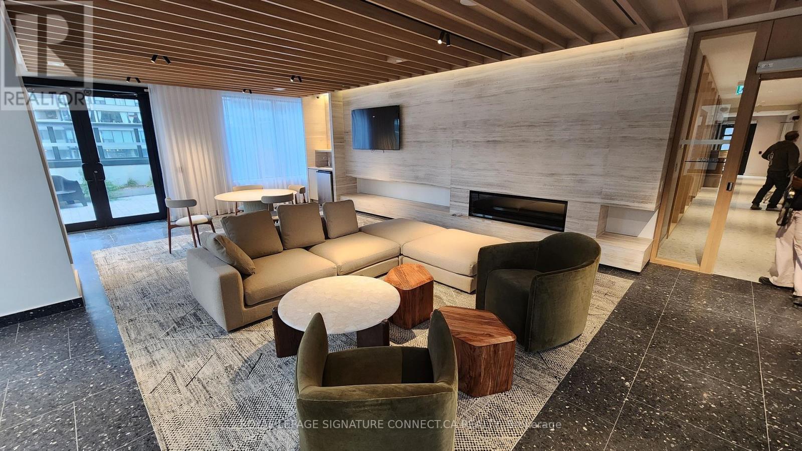 1009 - 395 Square One Drive, Mississauga, Ontario  L5B 0C6 - Photo 19 - W12669718