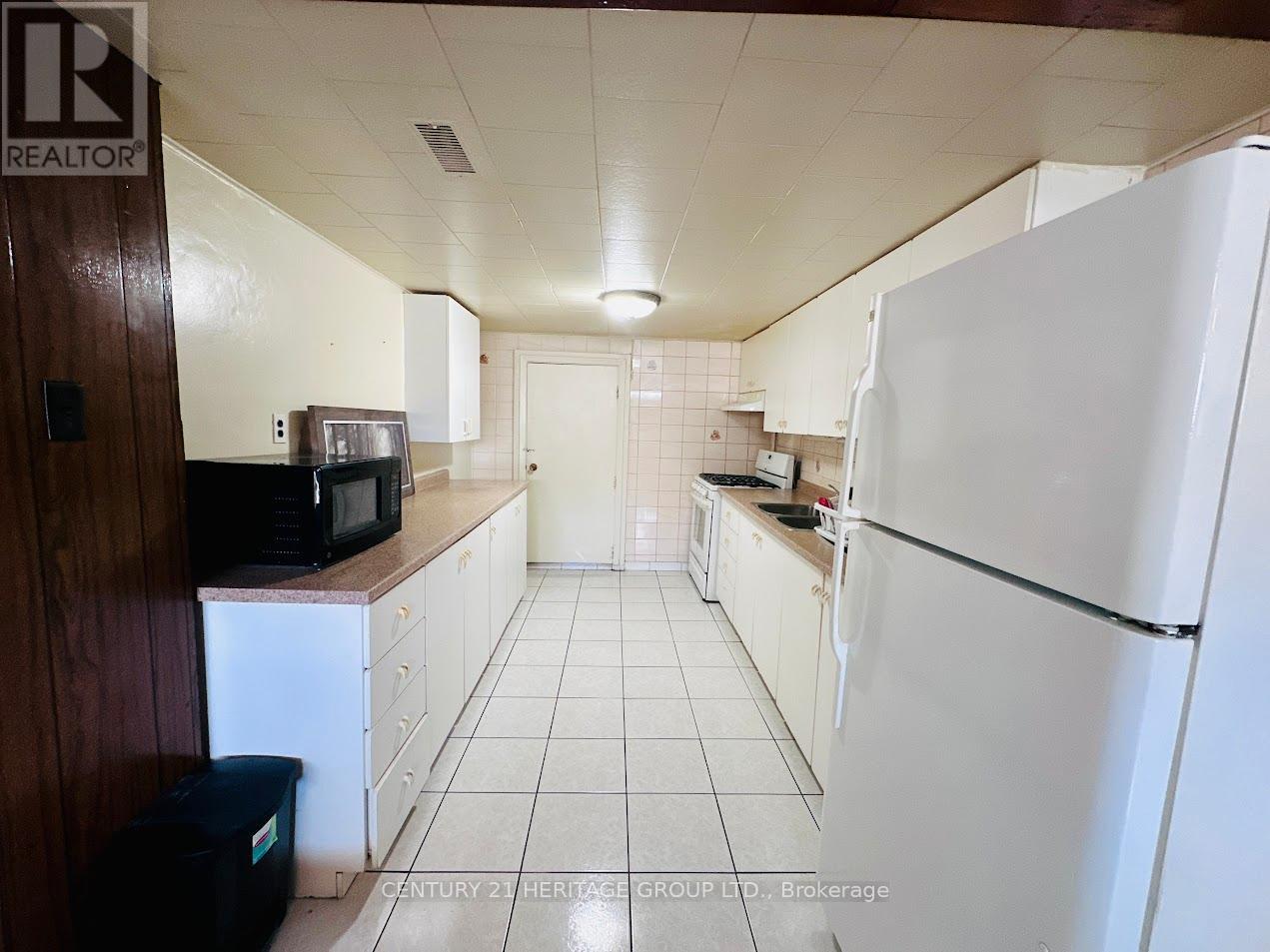 Basement - 29 Peterdale Road, Toronto, Ontario  M3L 1T8 - Photo 10 - W12669788