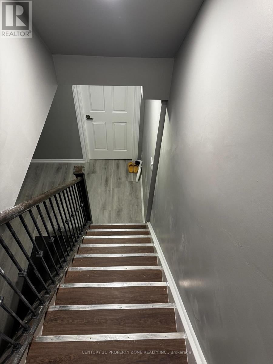 148 Skyharbour Drive, Brampton, Ontario  L6Y 0C1 - Photo 4 - W12669804