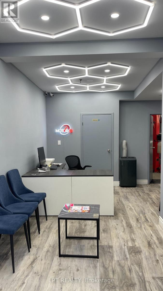 C-4 - 1115 Crestlawn Drive, Mississauga, Ontario  L4W 1A7 - Photo 2 - W12669806