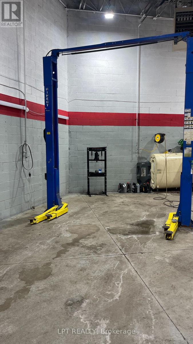 C-4 - 1115 Crestlawn Drive, Mississauga, Ontario  L4W 1A7 - Photo 4 - W12669806