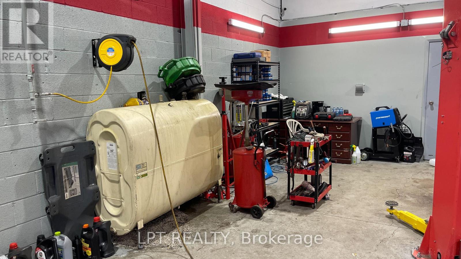 C-4 - 1115 Crestlawn Drive, Mississauga, Ontario  L4W 1A7 - Photo 6 - W12669806