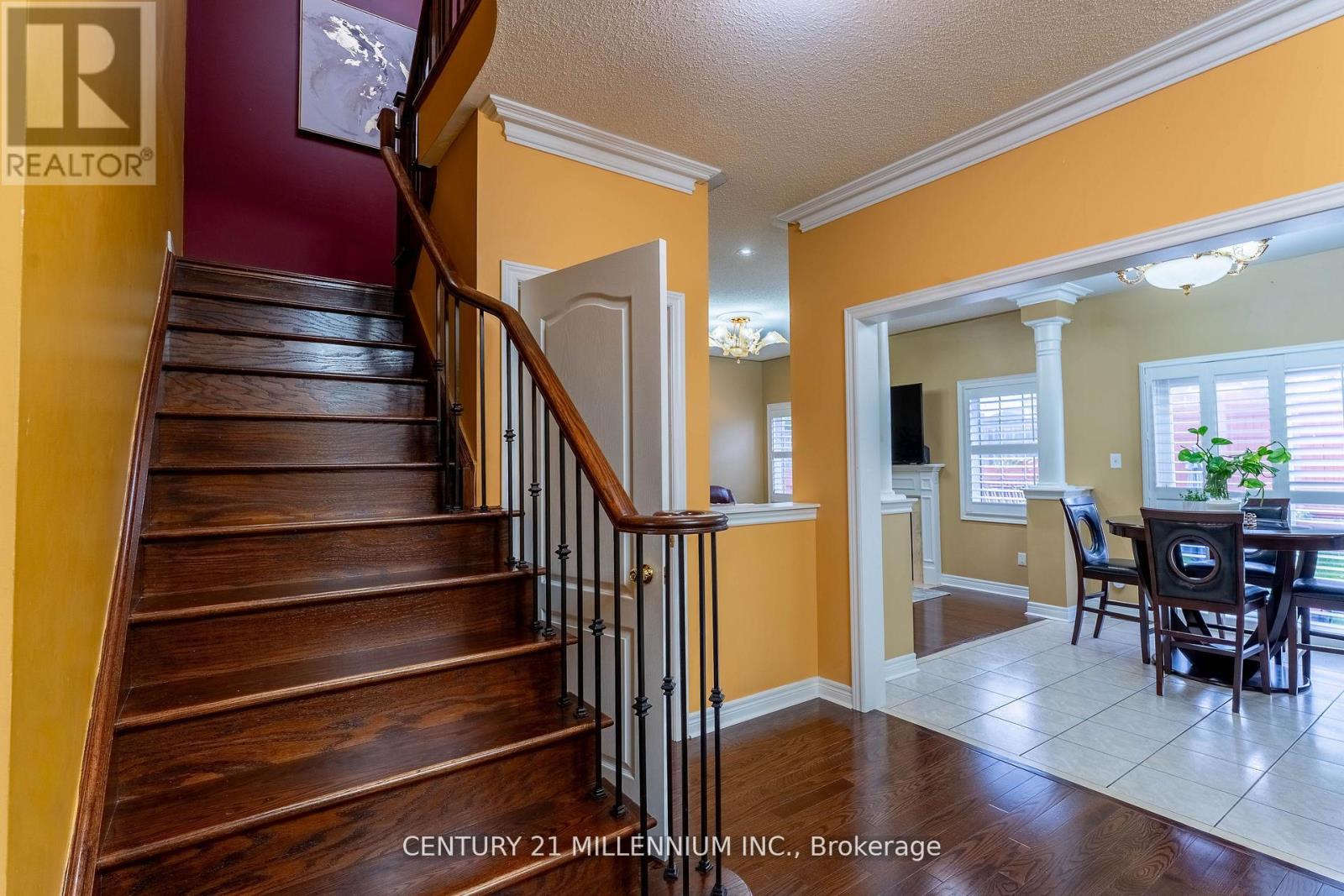 64 Executive Court, Brampton, Ontario  L6R 0L5 - Photo 11 - W12669812