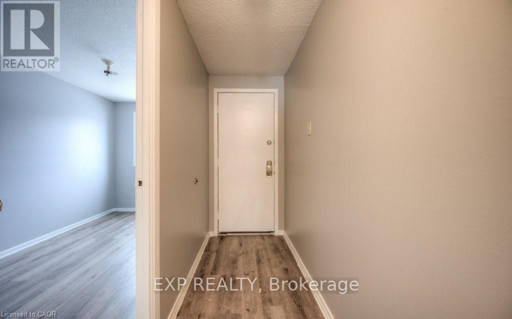 15 - 1200 Courtland Avenue, Kitchener, Ontario  N2C 1K7 - Photo 3 - X12669754