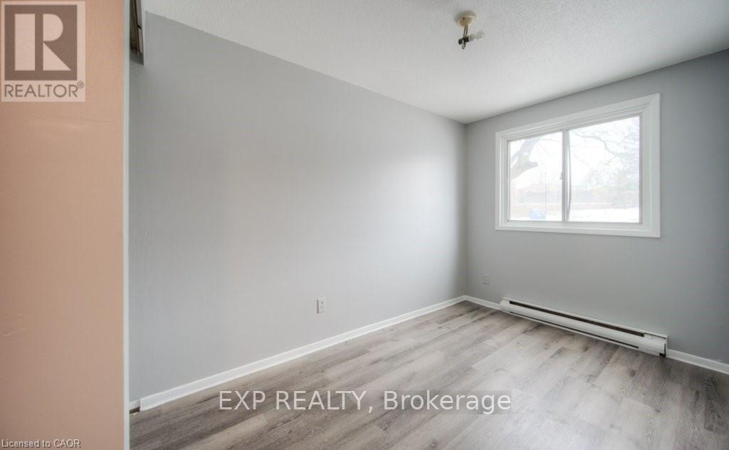 15 - 1200 Courtland Avenue, Kitchener, Ontario  N2C 1K7 - Photo 4 - X12669754