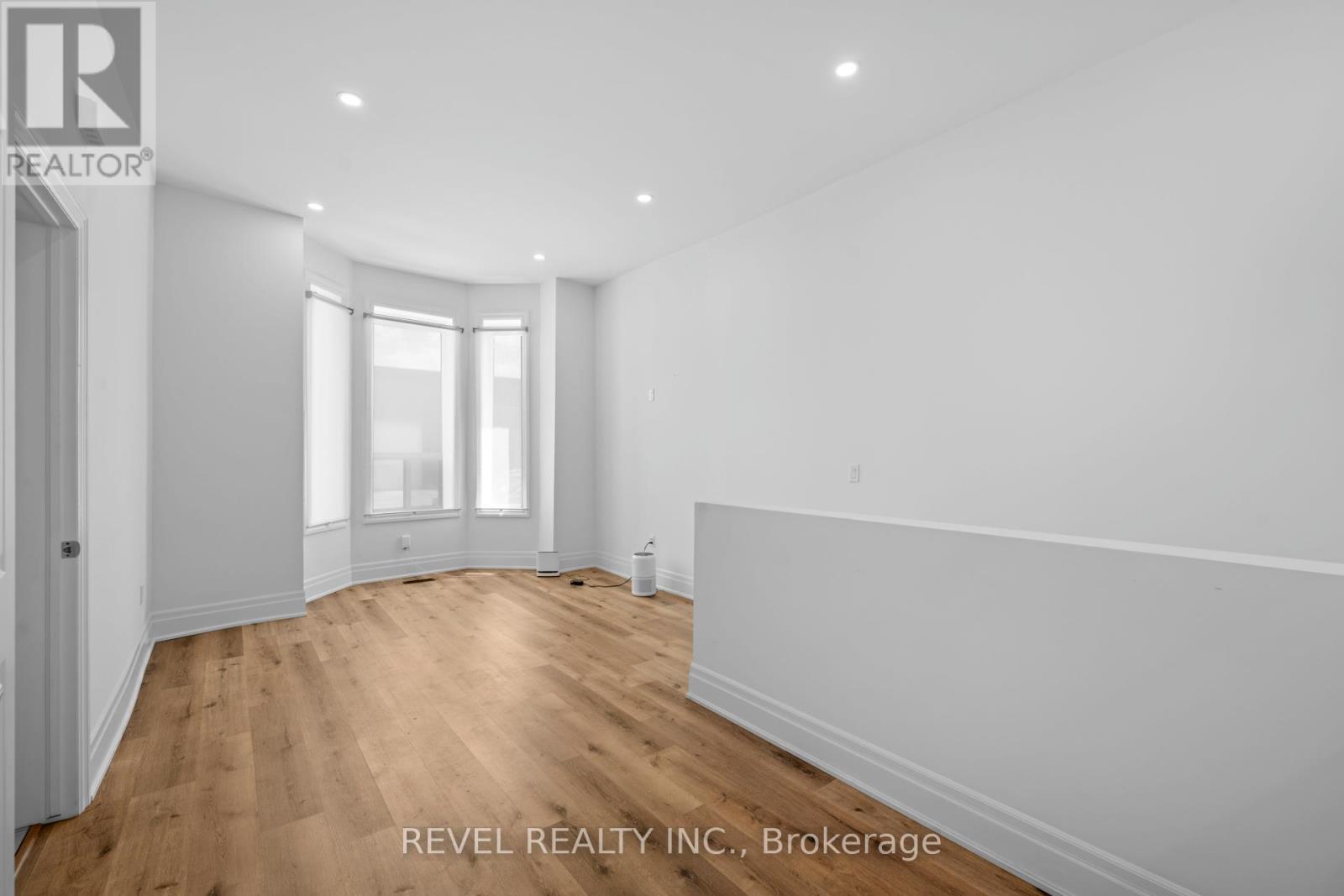 #a - 153 Bay Street N, Hamilton, Ontario  L8R 2P5 - Photo 2 - X12669814