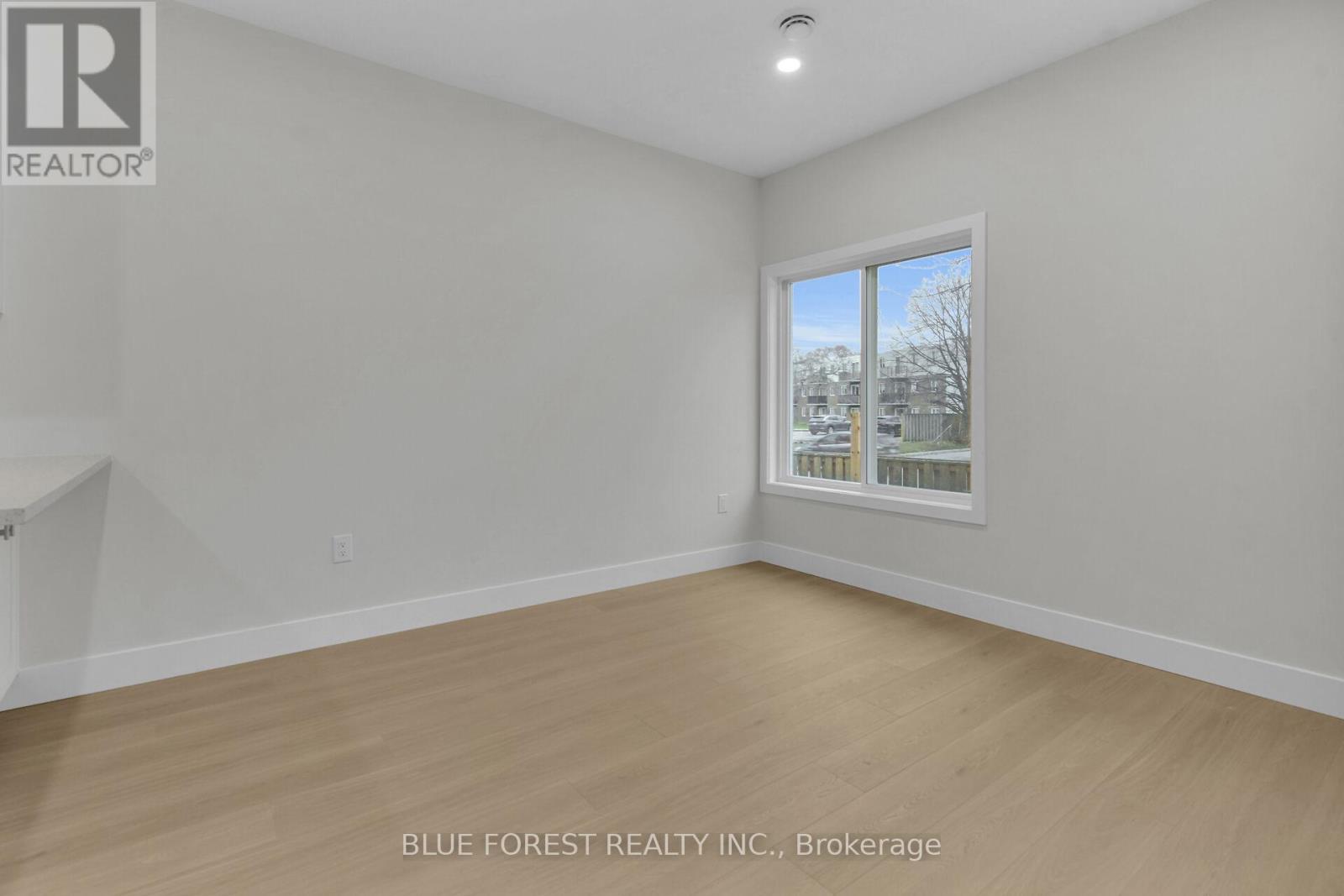 143 Marconi Court, London East (East A), Ontario  N5V 0C9 - Photo 7 - X12669920