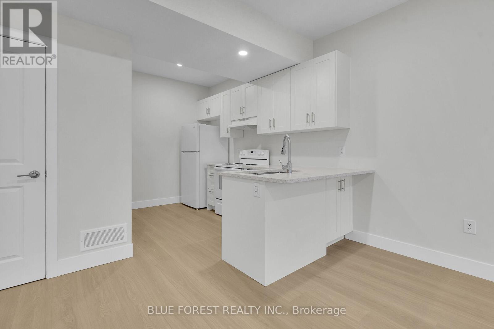 143 Marconi Court, London East (East A), Ontario  N5V 0C9 - Photo 8 - X12669920