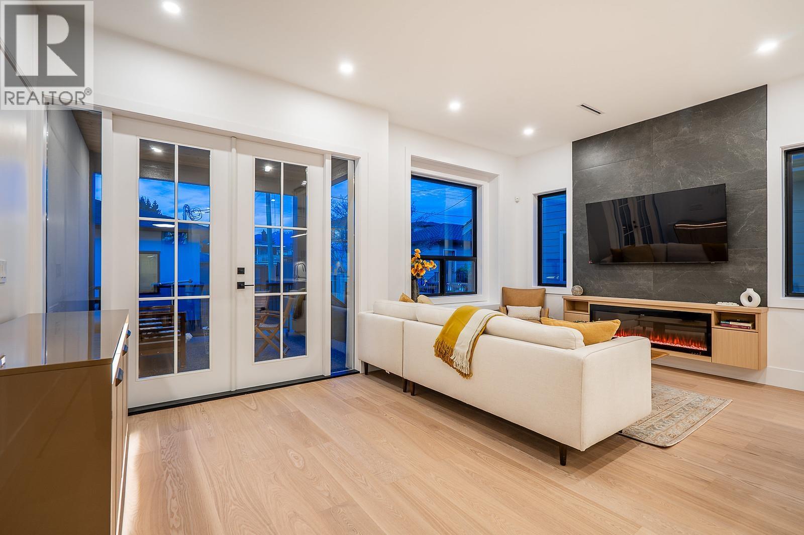 4557 Parker Street, Burnaby, British Columbia  V5C 3E1 - Photo 4 - R3076618