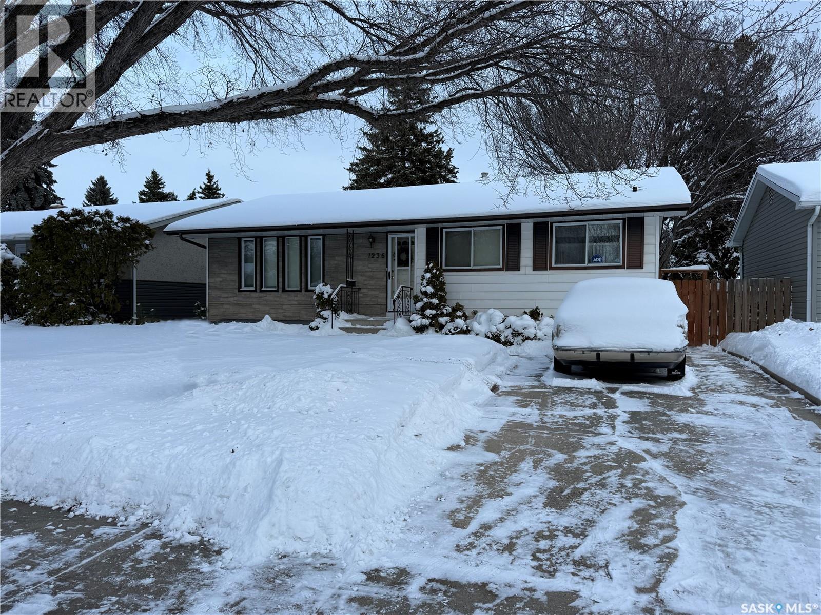 1236 Y Avenue N, Saskatoon, Saskatchewan  S7L 3L7 - Photo 1 - SK019859