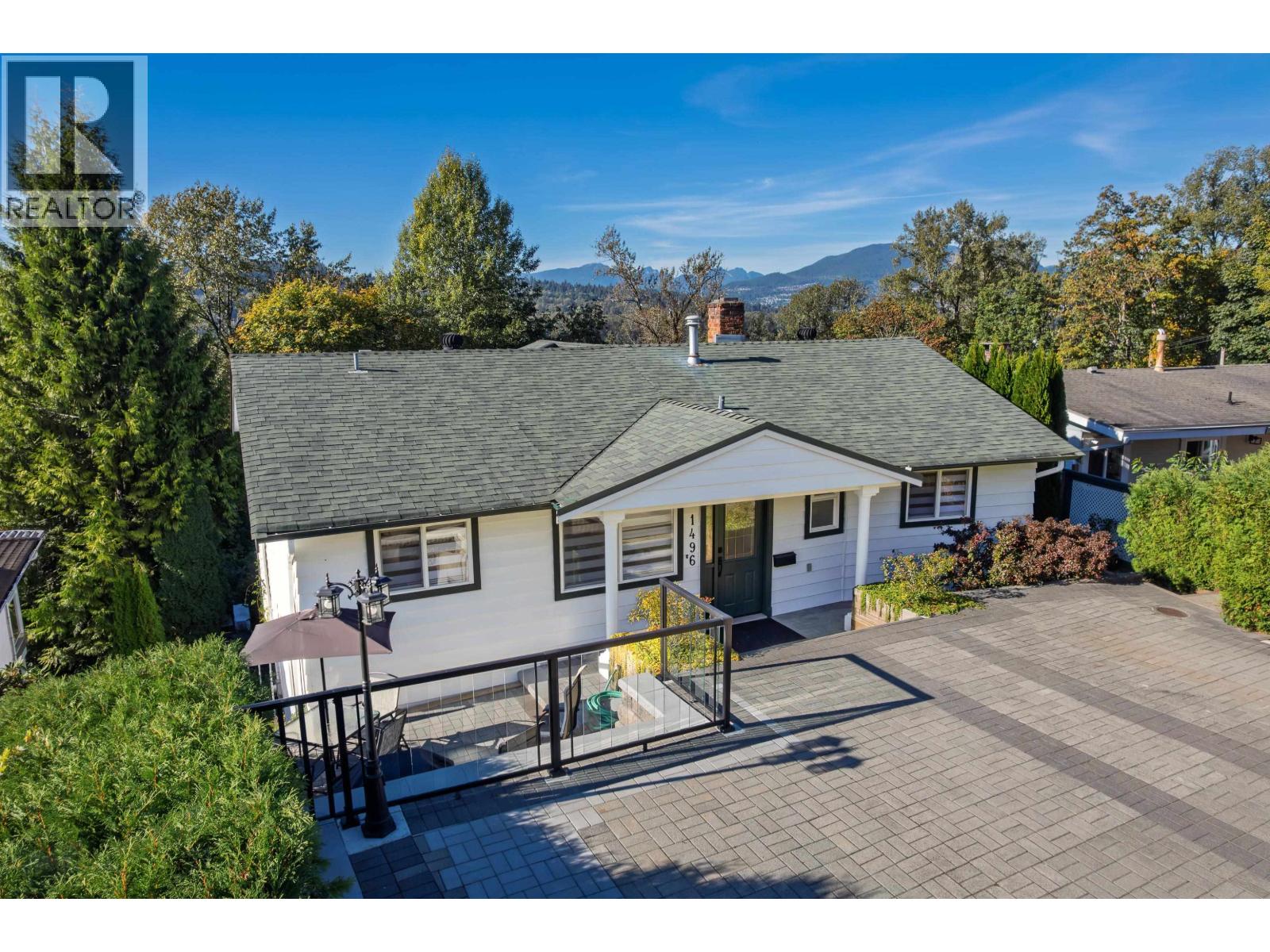 1496 Mary Hill Lane, Port Coquitlam, British Columbia V3C 4C3 - Photo 2 - R3076633