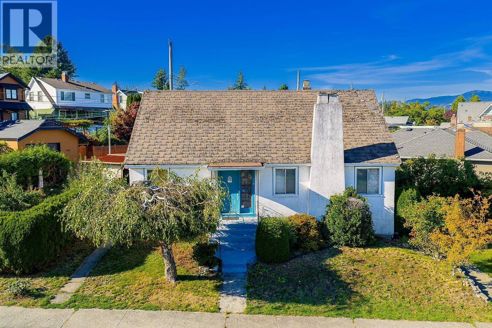 319 CHURCHILL AVENUE, New Westminster, British Columbia