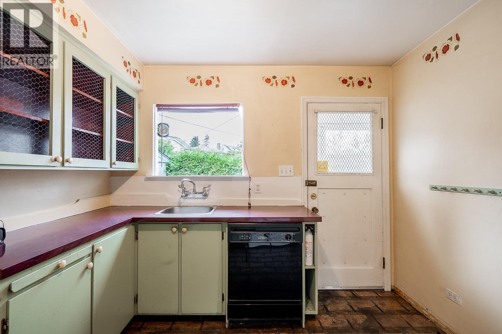 319 Churchill Avenue, New Westminster, British Columbia V3L 4P4 - Photo 10 - R3076661