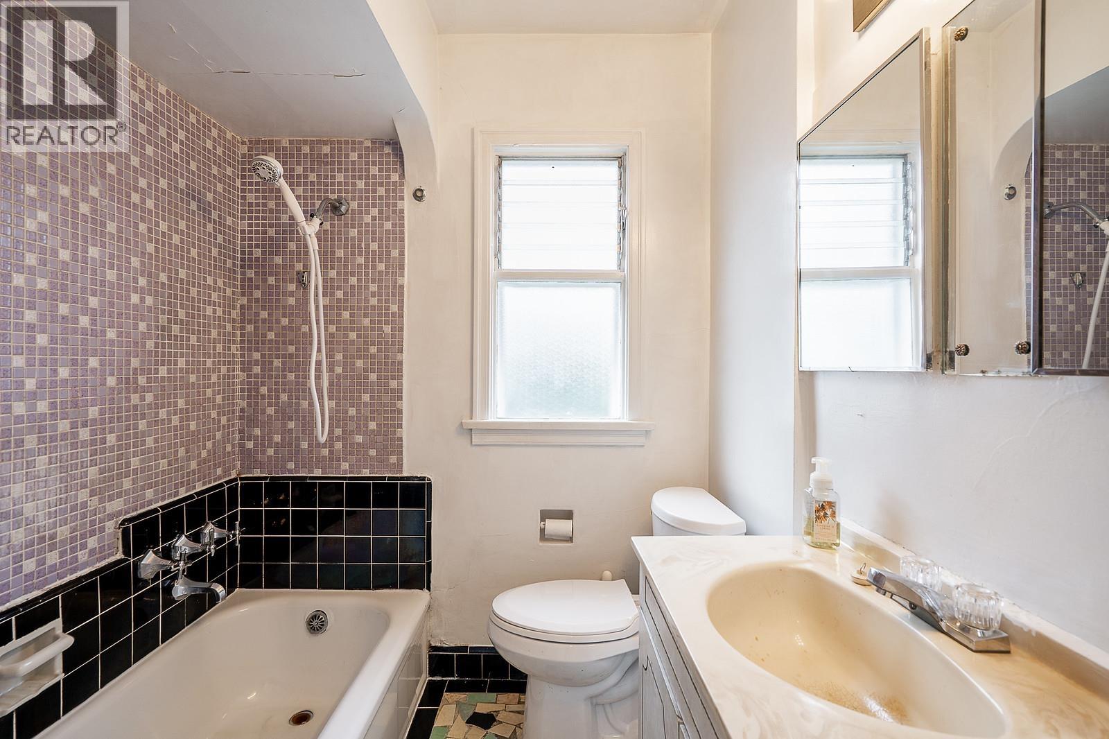 319 Churchill Avenue, New Westminster, British Columbia V3L 4P4 - Photo 11 - R3076661