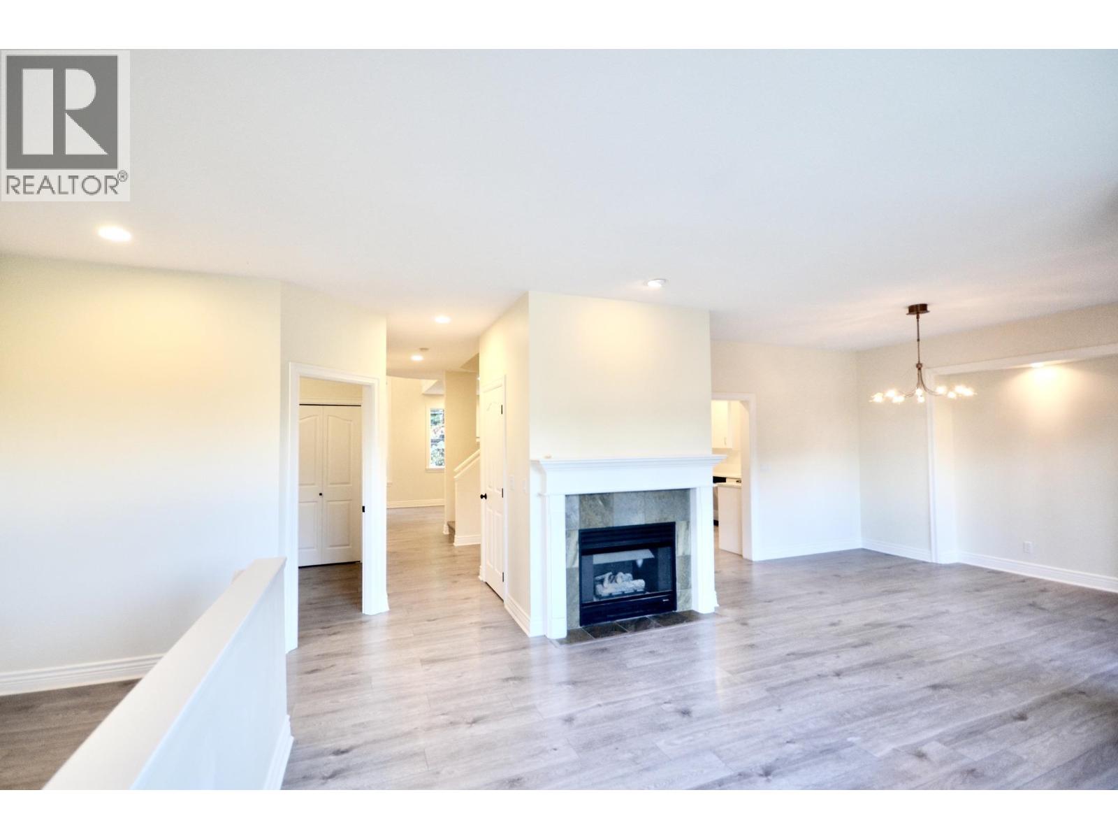 3398 Plateau Boulevard, Coquitlam, British Columbia  V3E 3R3 - Photo 3 - R3076662