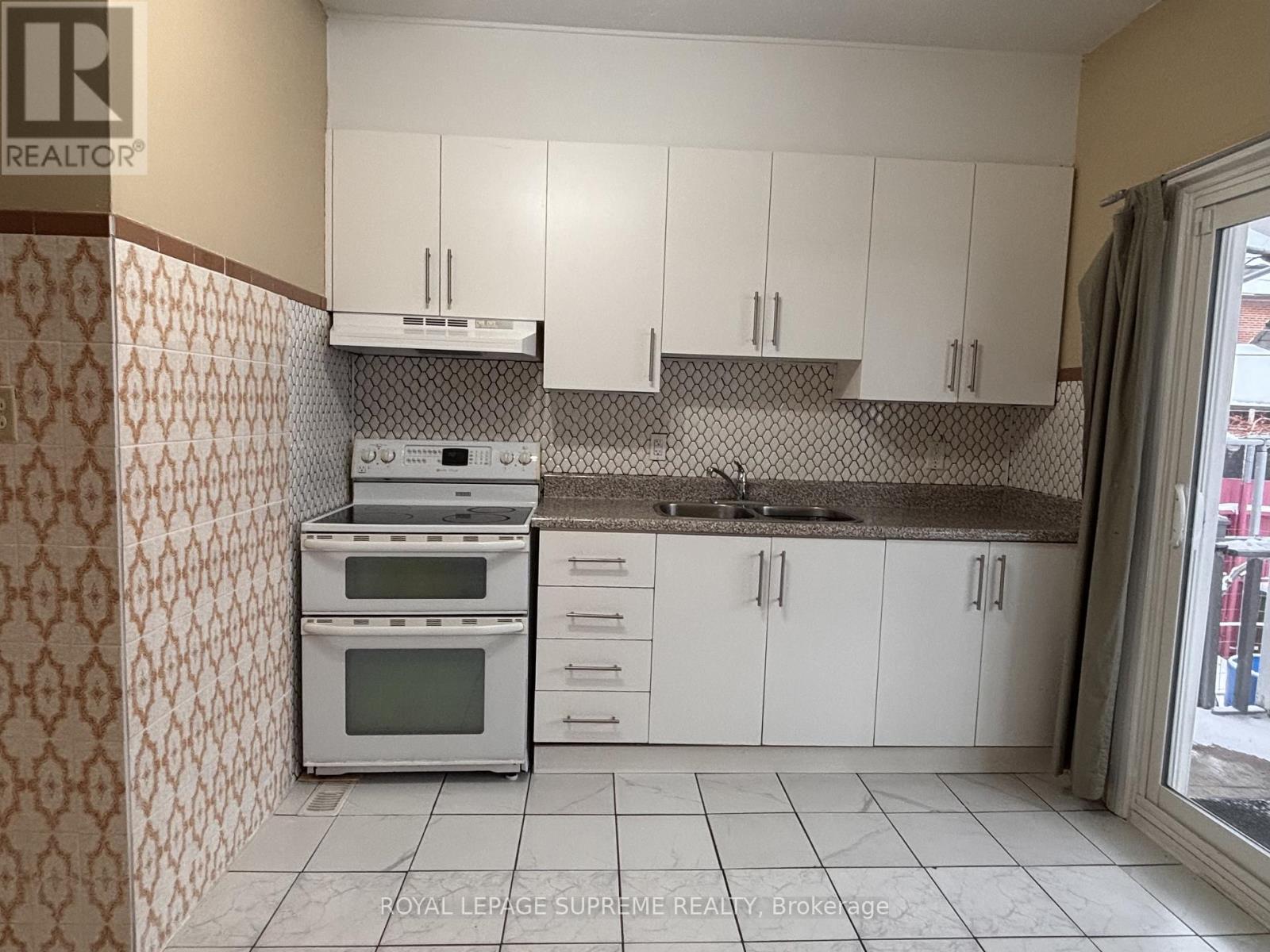 768 Dufferin Street, Toronto, Ontario  M6H 3K9 - Photo 5 - C12669898